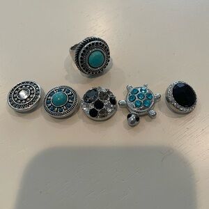 Silver tone ring with 6 interchangeable snaps—super cute and great quality
